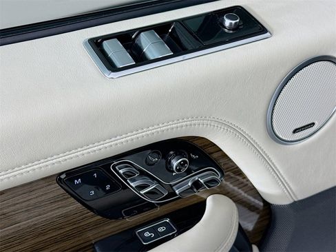 Used 2018 Land Rover Range Rover Autobiography image 16