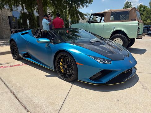 Used 2022 Lamborghini Huracan EVO RWD image 3