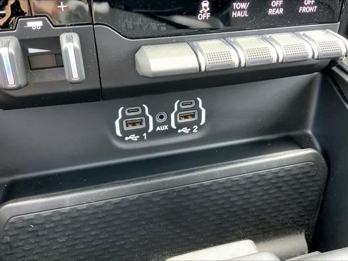 Used 2024 RAM 2500 Laramie w/ Protection Group AWD/4WD image 31