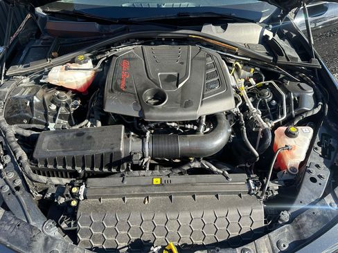 Used 2019 Alfa Romeo Giulia Ti w/ Quick Order Package 22X Lusso image 14