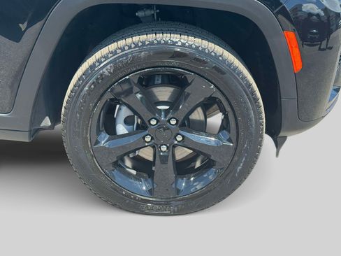Used 2026 Jeep Grand Cherokee Limited w/ Limited Altitude Package AWD/4WD image 9