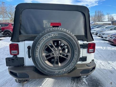 Used 2016 Jeep Wrangler Unlimited Sahara AWD/4WD image 3
