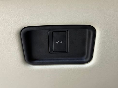 Used 2024 Land Rover Range Rover Long Wheelbase SE image 27