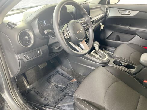 Used 2022 Kia Forte LXS image 9