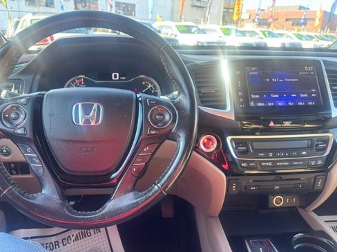 Used 2016 Honda Pilot Touring image 32