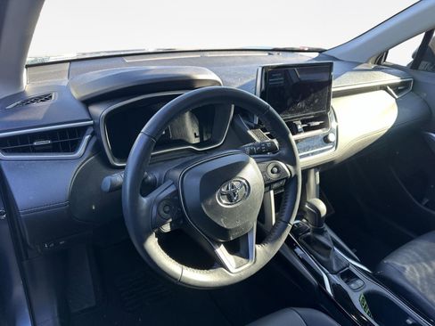 Certified 2024 Toyota Corolla Cross XLE image 27
