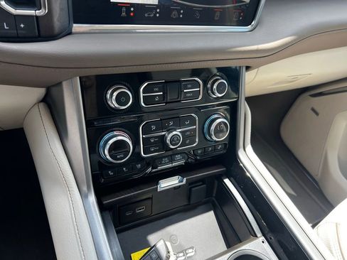 Used 2023 GMC Yukon XL Denali w/ Denali Reserve Package RWD image 28