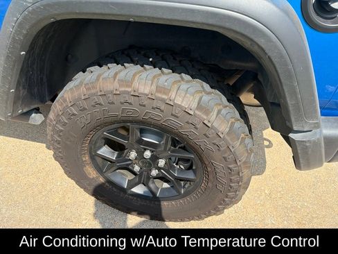 Used 2024 Jeep Wrangler Unlimited Sport AWD/4WD image 5