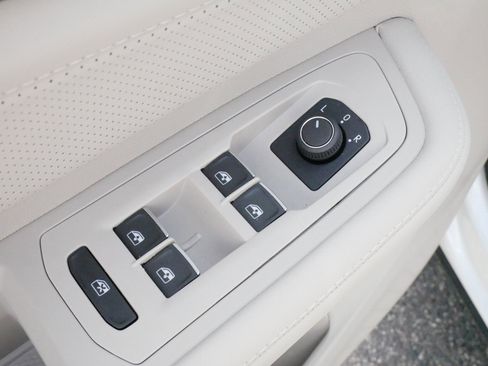 Certified 2025 Volkswagen Atlas SEL AWD/4WD image 19