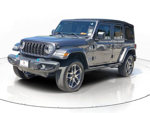 Used 2024 Jeep Wrangler Unlimited AWD/4WD image 2