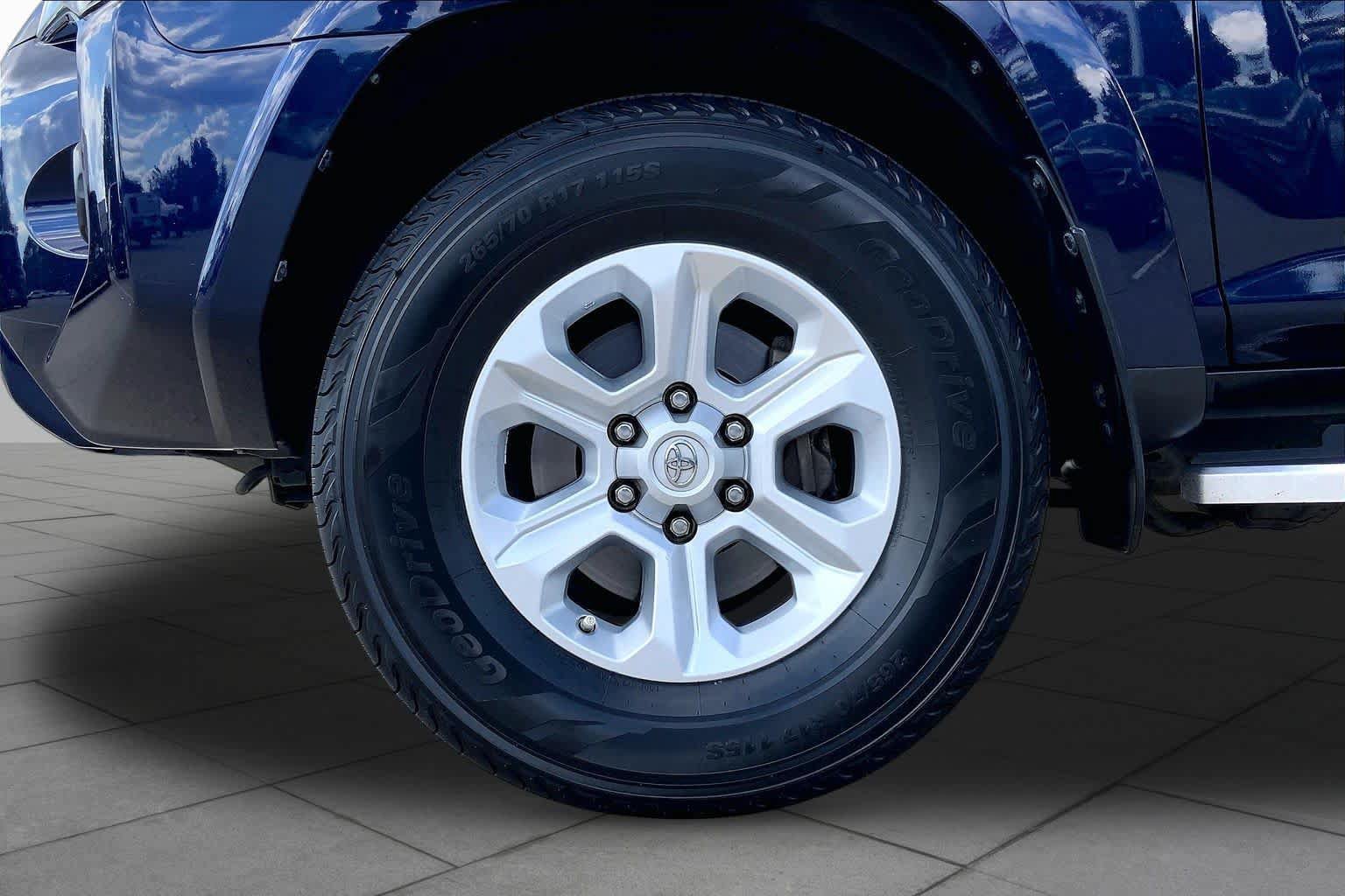 Used 2016 Toyota 4Runner SR5 Premium RWD image 11