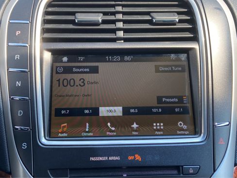 Used 2017 Lincoln MKX Select w/ Select Plus Package FWD image 30