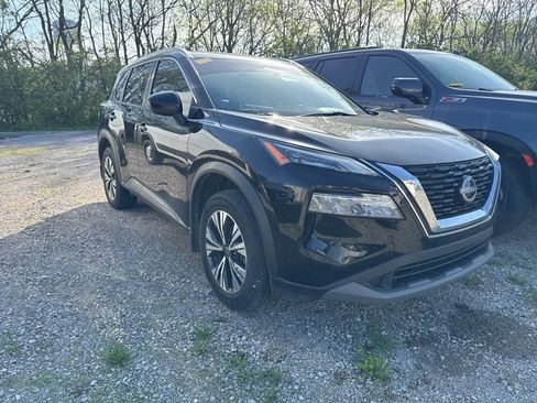 Used 2023 Nissan Rogue SV w/ SV Premium B Package image 3