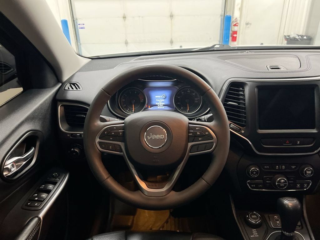 Used 2022 Jeep Cherokee Latitude Lux w/ Sun & Sound Group AWD/4WD image 11