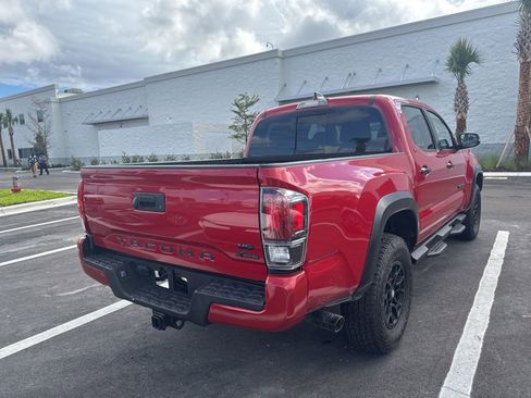 Used 2022 Toyota Tacoma SR5 w/ Technology Package image 4