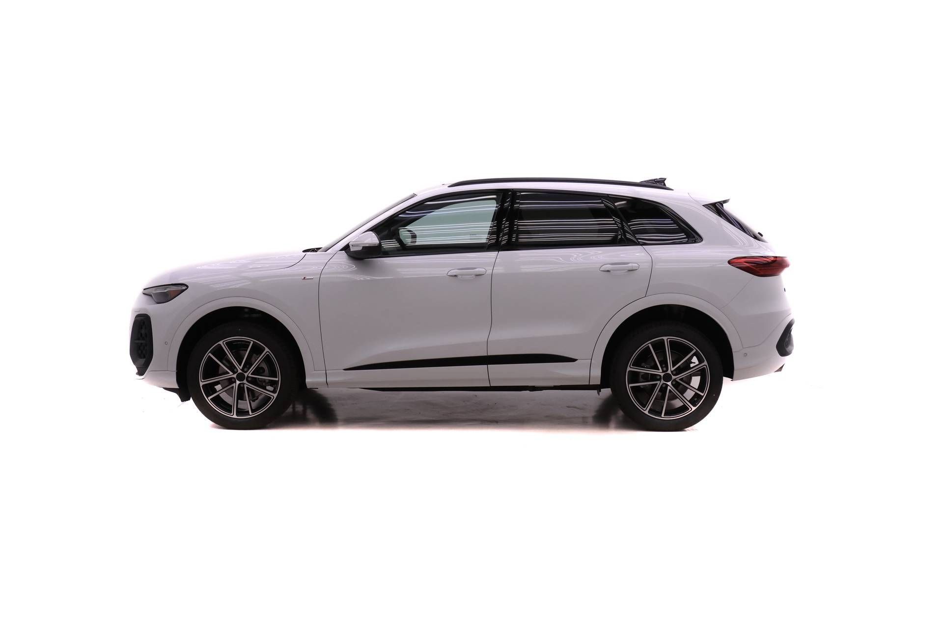 Used 2026 Audi Q5 Premium Plus w/ Premium Plus AWD/4WD image 3