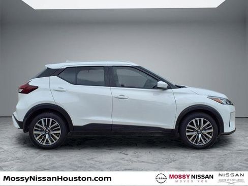 Certified 2021 Nissan Kicks SV FWD image 8
