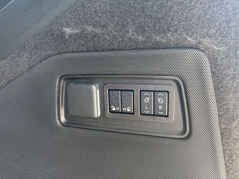 Used 2025 Cadillac Escalade ESV Sport Platinum AWD/4WD image 34