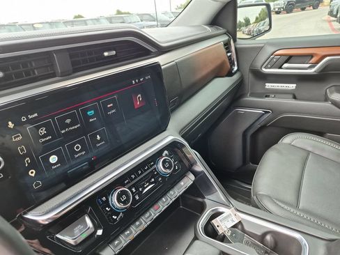 Used 2023 GMC Sierra 1500 Denali w/ Denali Reserve Package AWD/4WD image 28