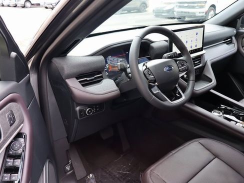 New 2026 Ford Explorer Platinum w/ LUX Leather Package image 4