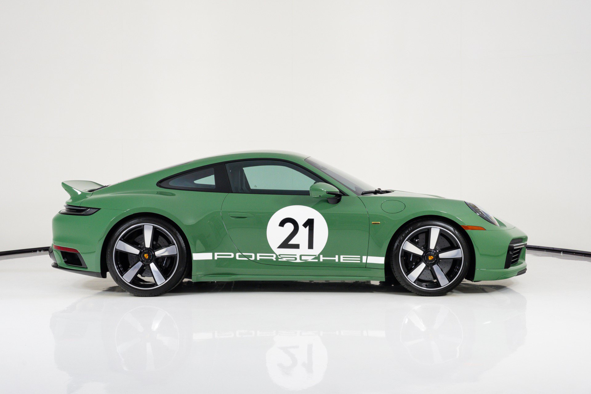 Used 2023 Porsche 911 Sport Classic RWD image 2