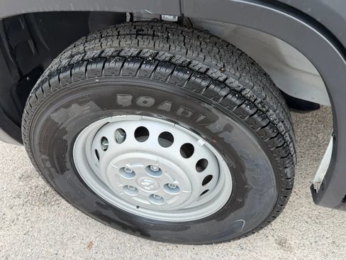 Used 2024 RAM ProMaster 2500 w/ Convenience Group image 24