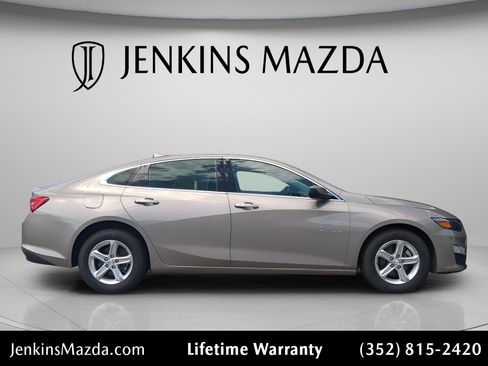 Used 2024 Chevrolet Malibu LT image 3