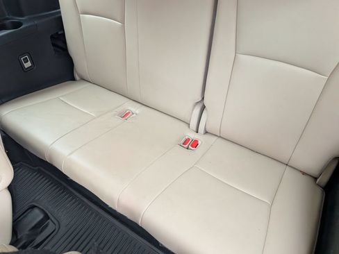 Used 2022 Toyota Highlander XLE FWD image 11