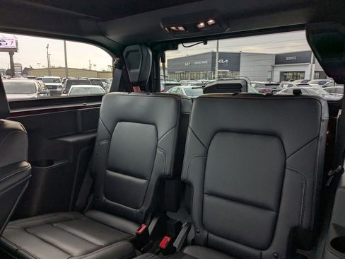 Used 2025 Ford Bronco Badlands image 15