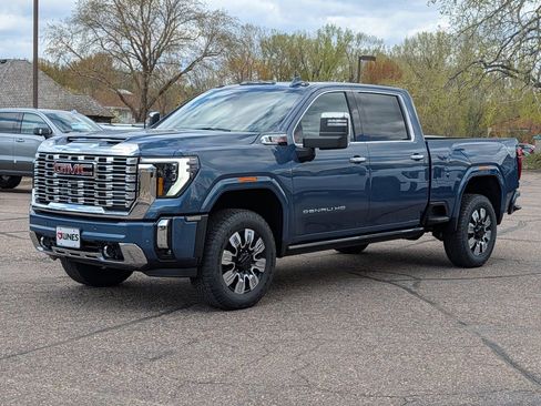 New 2026 GMC Sierra 3500 Denali w/ Denali Reserve Package AWD/4WD image 5
