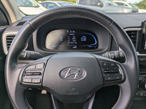 Used 2023 Hyundai Venue Limited image 23