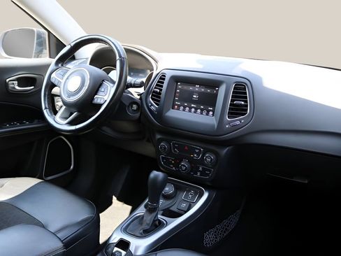 Used 2021 Jeep Compass Latitude w/ Driver Assistance Group AWD/4WD image 20