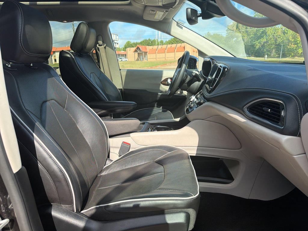 Used 2023 Chrysler Pacifica Limited FWD image 38