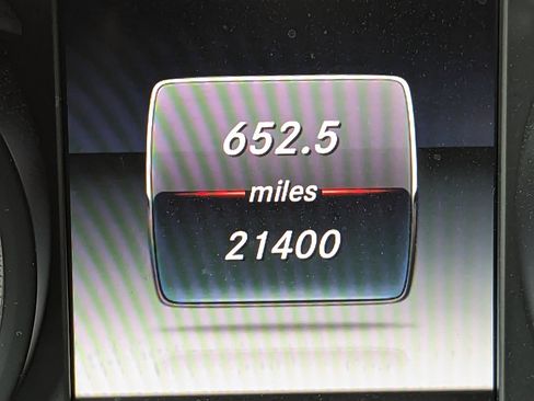 Used 2018 Mercedes-Benz GLC 350e 4MATIC image 5