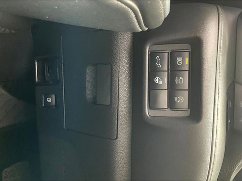 Used 2025 Toyota Highlander Limited image 34