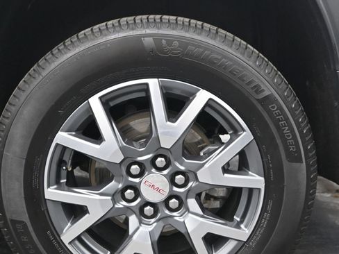 Used 2022 GMC Acadia SLT FWD image 13