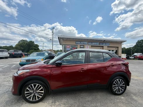 Used 2021 Nissan Kicks SV FWD image 3