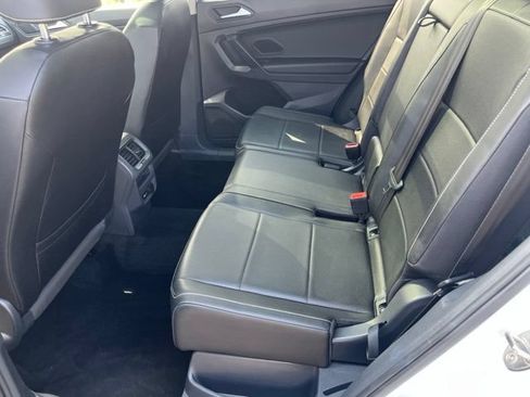 Used 2021 Volkswagen Tiguan SE w/ Panoramic Sunroof Package AWD/4WD image 16