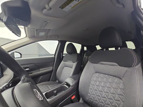 Used 2025 Nissan Kicks SV image 18