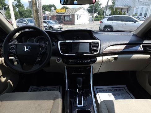 Used 2016 Honda Accord EX image 16