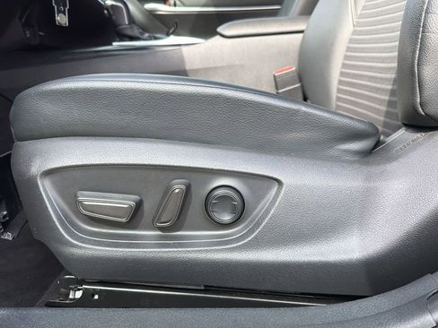 Used 2020 Toyota Camry SE image 21