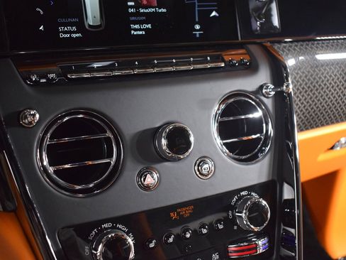 New 2026 Rolls-Royce Cullinan Black Badge image 32