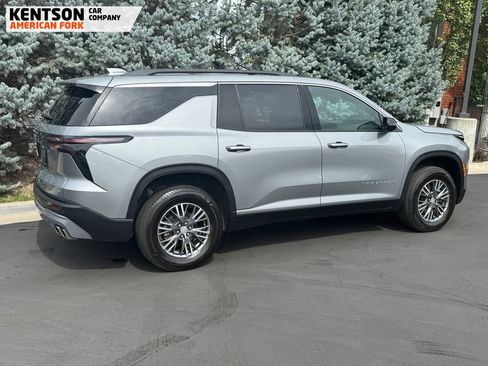 Used 2024 Chevrolet Traverse LT image 10