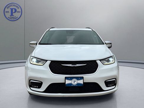 Used 2022 Chrysler Pacifica Limited FWD image 2
