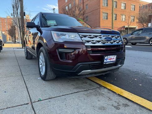 Used 2019 Ford Explorer XLT image 7