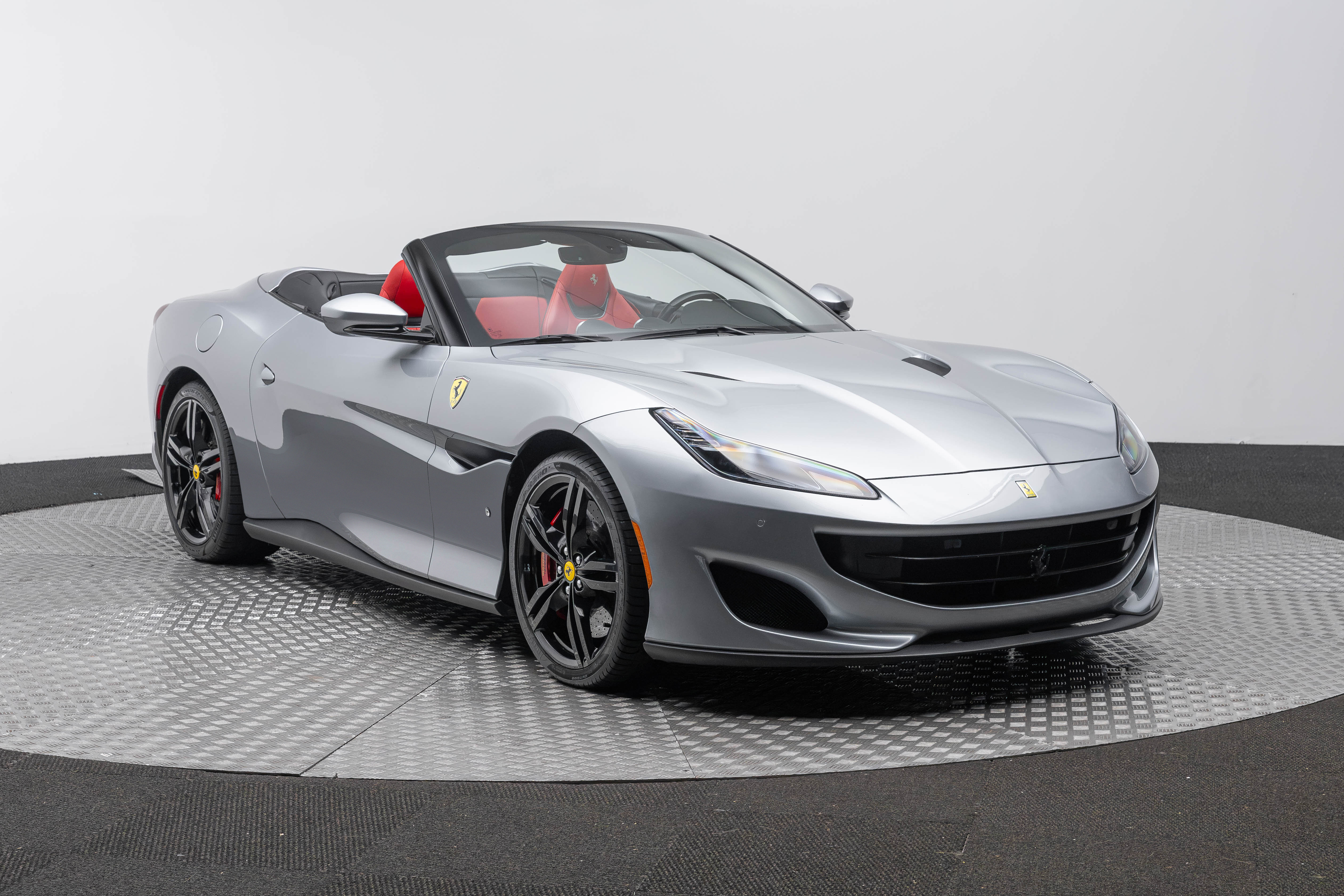 Certified 2019 Ferrari Portofino RWD image 11