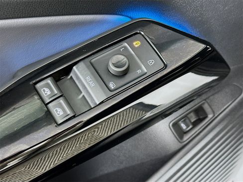 Used 2023 Volkswagen ID.4 Pro S image 18