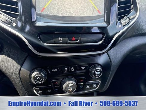Used 2019 Jeep Cherokee Limited AWD/4WD image 24