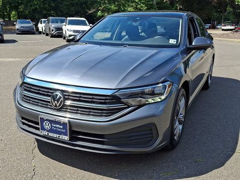 Certified 2024 Volkswagen Jetta SE w/ Panoramic Sunroof Package FWD image 4