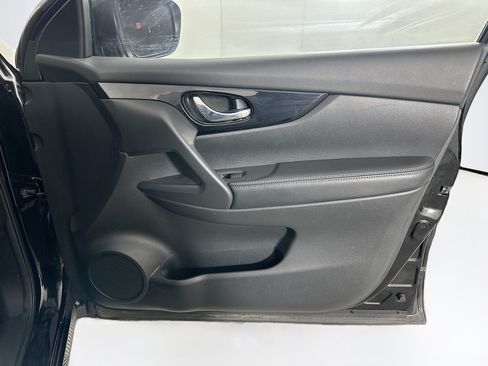 Used 2017 Nissan Rogue Sport SV w/ SV All-Weather Package FWD image 29